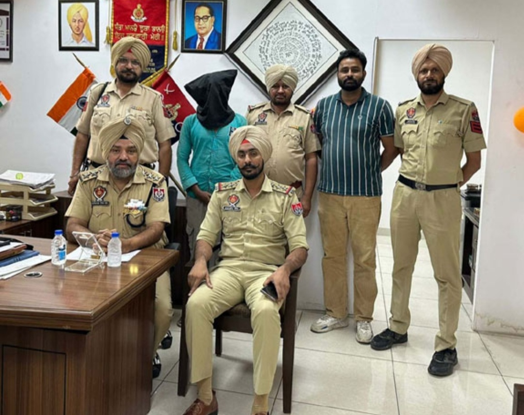 Mohali Phase 11 police arrested the fugitive accused